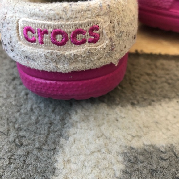 Crocs Pink and White Furry Fleece Lining Kids Size - Picture 8 of 8